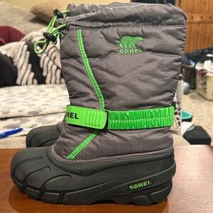 Sorel Snowboots- Black and Gray Boots with Green Highlights